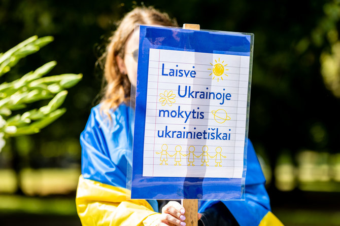 Lukas Balandis / BNS nuotr./Palaikymo akcija Ukrainos švietimo bendruomenei 