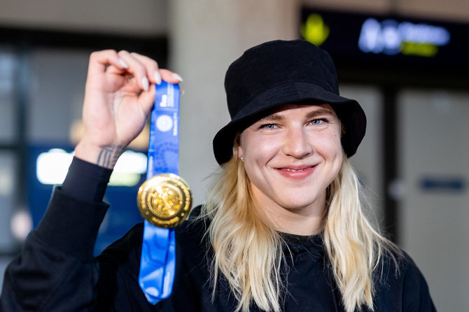 Lukas Balandis / BNS nuotr./Rūta Meilutytė su aukso medaliu