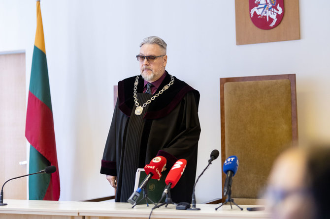 Lukas Balandis / BNS nuotr./Nuosprendžio paskelbimas A.Paleckio byloje: LAT teisėjas Tomas Šeškauskas.