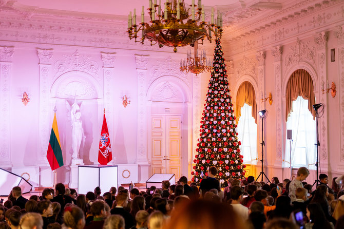 Lukas Balandis / BNS nuotr./Kalėdų eglutės įžiebimo šventė Prezidentūroje