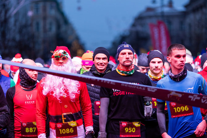 Lukas Balandis / BNS nuotr./Kalėdinis bėgimas Vilniaus senamiestyje
