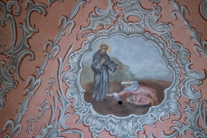 Lukas Balandis / BNS nuotr./Restauruotos Vilniaus Švč. Mergelės Marijos ėmimo į dangų bažnyčios freskos