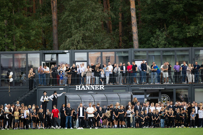 Lukas Balandis / BNS nuotr./Vilniuje oficialiai pristatytas naujas „VFA-Hanner“ futbolo stadionas