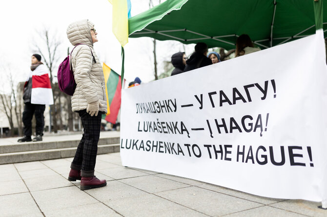 Lukas Balandis / BNS nuotr./Lietuvoje gyvenančių baltarusių protesto akcija „Lukašenką – į smulkintuvą“