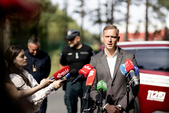 Lukas Balandis / BNS nuotr./Spaudos konferencija po gaisro dujų stotyje