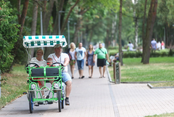 Luko Balandžio/Žmonės.lt nuotr./Poilsiautojai Palangoje