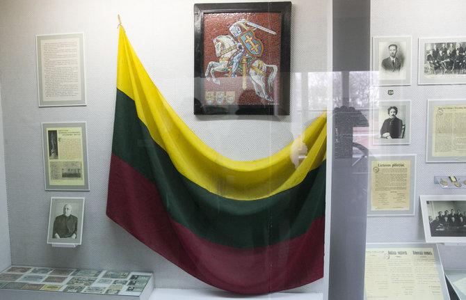 Luko Balandžio/Žmonės.lt nuotr./1918 metų vėliava