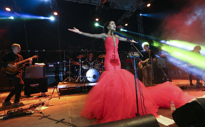 Luko Balandžio/15min.lt nuotr./Aminatos pasirodymas festivalyje “Galapagai 2015”