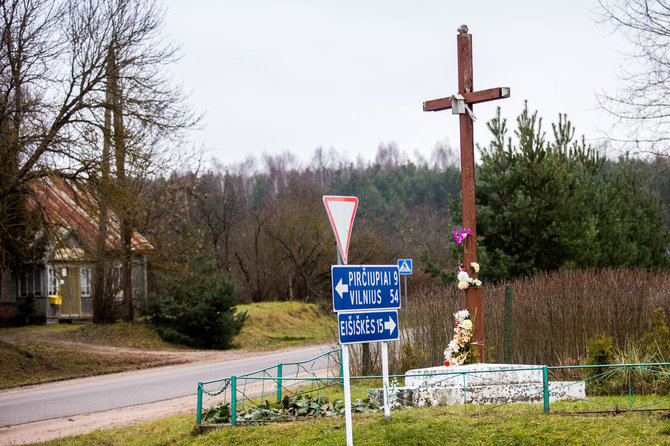 Luko Balandžio / 15min nuotr./Kryžius Tetėnuose