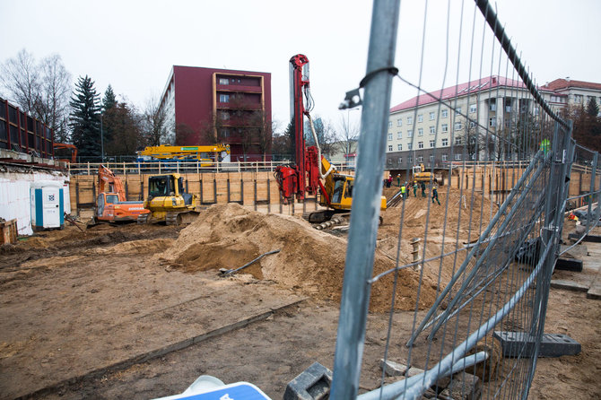 Luko Balandžio / 15min nuotr./Vilniuje atsivėrusi smegduobė užpilta gruntu