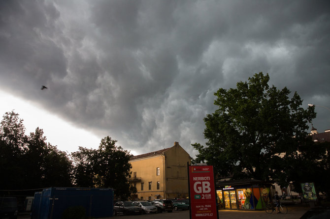 Luko Balandžio / 15min nuotr./Audros debesys Vilniuje