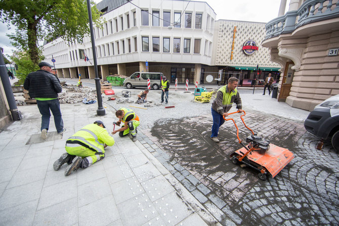 Luko Balandžio / 15min nuotr./Vilniaus gatvė iki planuojamos rekonstrukcijos pabaigos likus kelioms valandoms