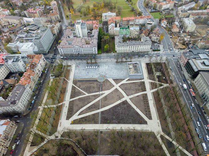 Luko Balandžio / 15min nuotr./Atidaryta rekonstruota Lukiškių aikštė