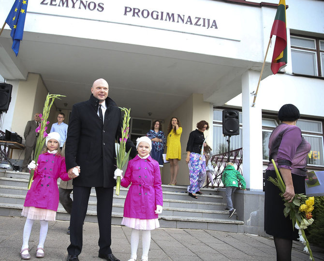Viganto Ovadnevo/Žmonės.lt nuotr./Kristupas Krivickas su dukromis