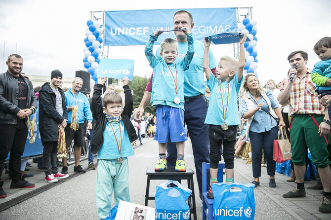 Viganto Ovadnevo/Žmonės.lt nuotr./UNICEF vaikų bėgimo „Už kiekvieną vaiką“ akimirka