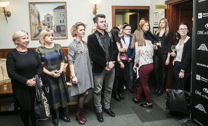 Viganto Ovadnevo/Žmonės.lt nuotr./Vakarienės „Dine in the dark“ akimirka