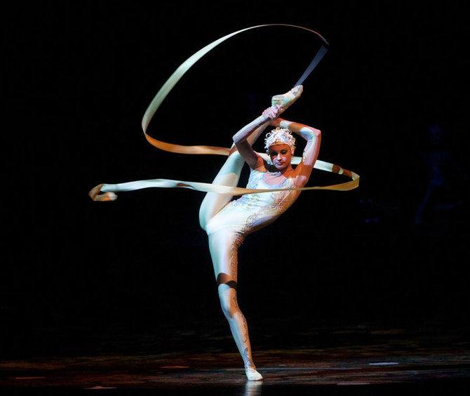 Gretos Skaraitienės/Žmonės.lt nuotr./ „Cirque du Soleil“ pasirodymo „Alegria“ akimirka