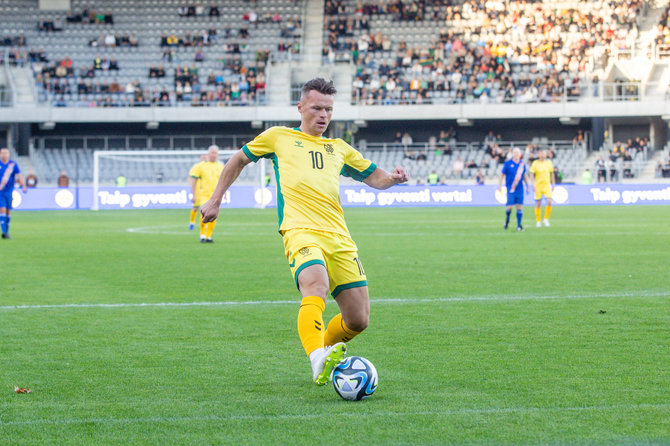 Teodoro Biliūno / BNS nuotr./Pasaulio futbolo legendų rungtynės su legendiniais Lietuvos futbolininkais