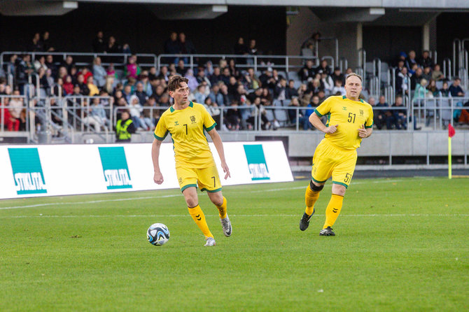 Teodoro Biliūno / BNS nuotr./Pasaulio futbolo legendų rungtynės su legendiniais Lietuvos futbolininkais