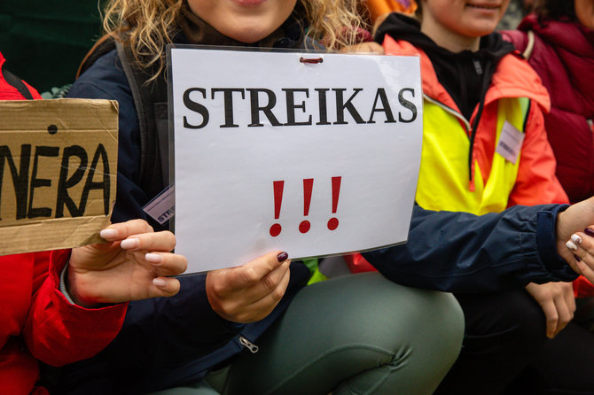 Teodoro Biliūno/Žmonės.lt nuotr./Mokytojų protesto eisena pėsčiomis iš Klaipėdos į Vilnių