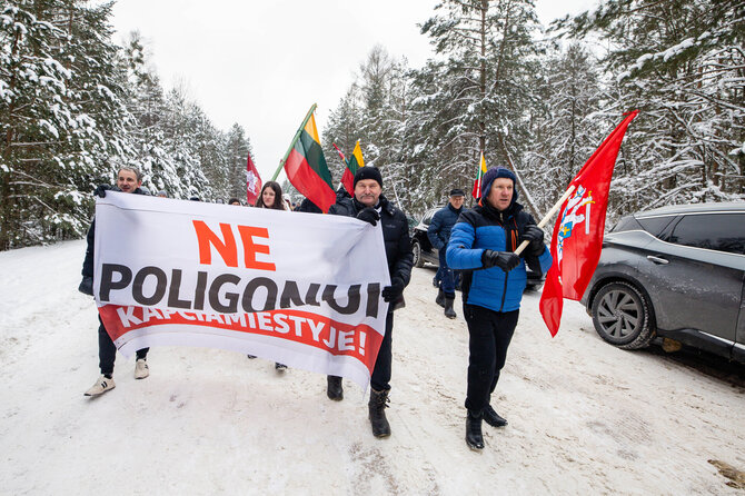 Teodoro Biliūno / BNS nuotr./Akcija „Kapčiamiestis gyvenimui – ne poligonui!"