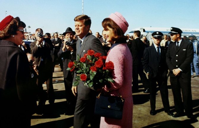 Prezidentas John F. Kennedy ir pirmoji šalies ponia Jacqueline Bouvier Kennedy Teksas 1963 m. lapkritį. 