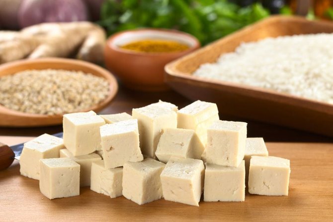 Fotolia nuotr./Tofu – varškės, pagamintos iš sojų pieno, sūris