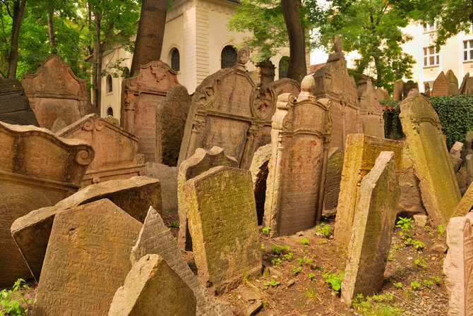 Fotolia nuotr./Senosios Prahos žydų kapinės (Čekija)