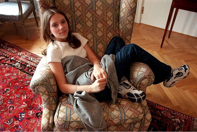 Scanpix nuotr. / Aktorė Stokholme, Švedijoje, 1998 metų birželį. Čia ji filmuojasi Robert Redford filme „Arklių užkalbėtojas“. 