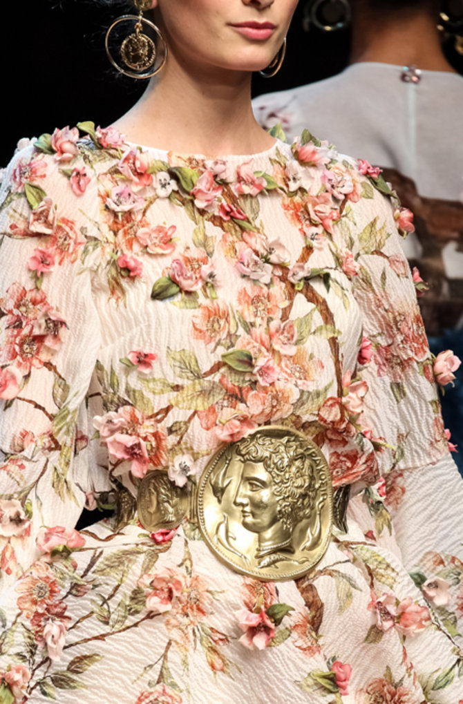 Scanpix nuotr. / Dolce & Gabbana 2014 m. pavasario/vasaros kolekcija Milano mados savaitėje.Dolce & Gabbana 2014 m. pavasario/vasaros kolekcija Milano mados savaitėje.