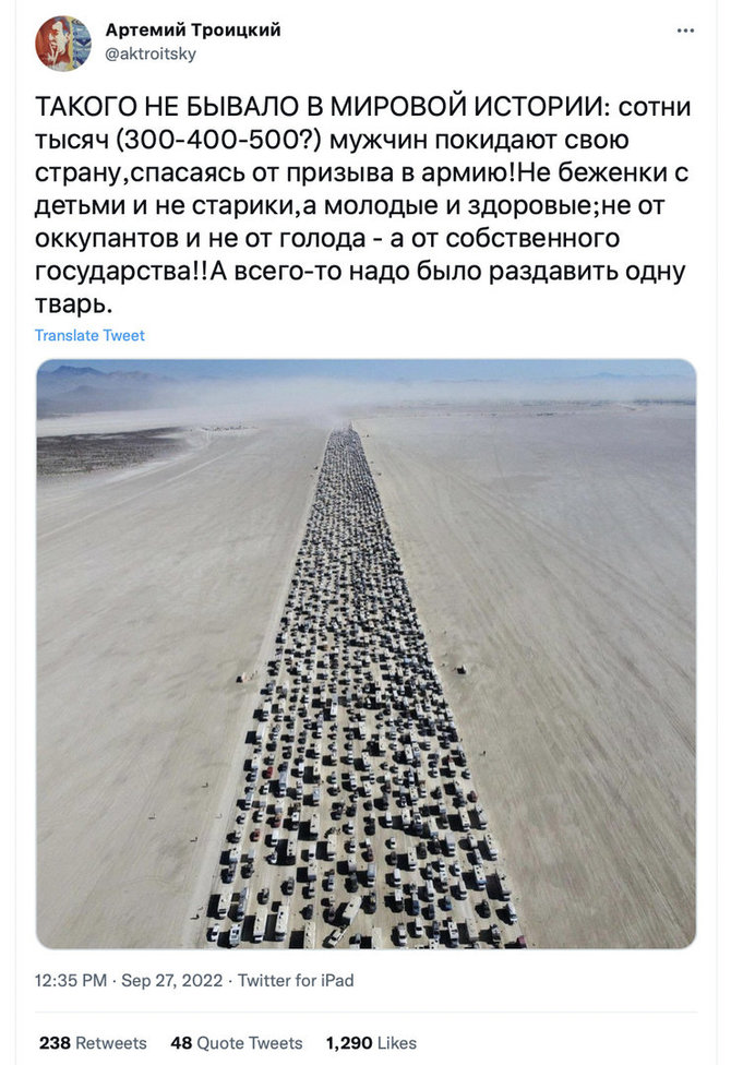 Ekrano nuotr. iš „Twitter“/Festivalio „Burning Man“ dalyviai socialiniuose tinkluose „tapo“ mobilizacijos bandančiais išvengti rusais