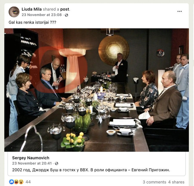 Ekrano nuotr. iš „Facebook“/Karo Ukrainoje metu dėmesį šioje nuotraukoje ypač traukia George'ui W. Bushui vyno siūlantis Jurijus Prigožinas, kurio įkurtos „Wagner Group“ samdiniai kaltinami karo nusikaltimais