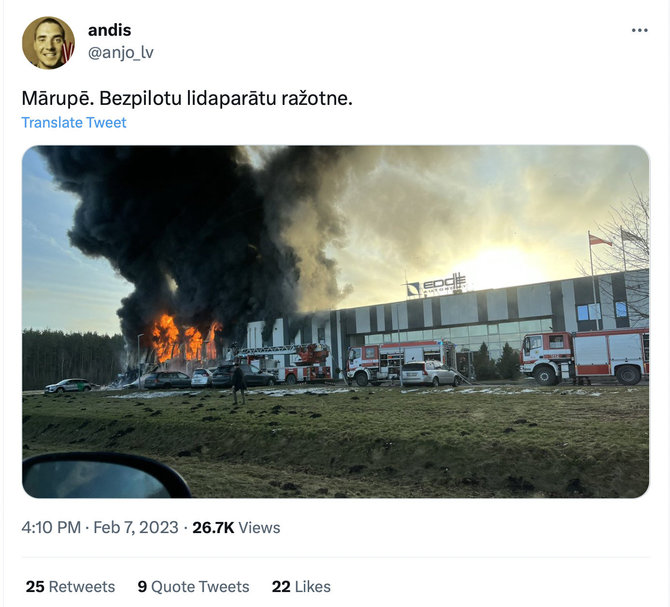 Ekrano nuotr. iš „Twitter“/Latvijos gamykloje „Edge Autonomy“ įsiplieskus gaisrui, internete pasipylė svarstymai, esą jis galėjo būti sukeltas tyčia