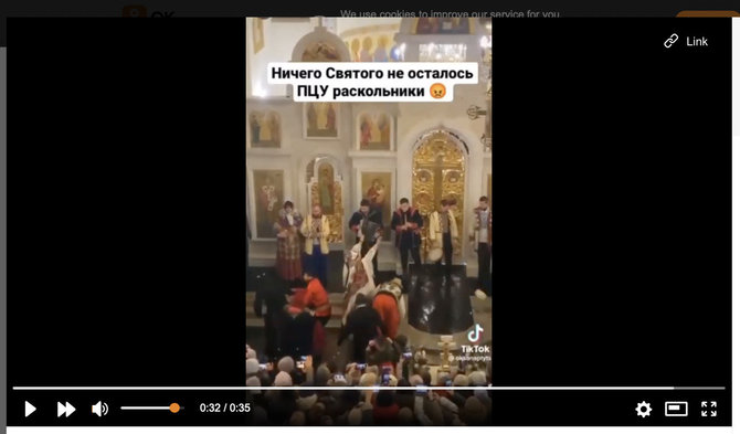 Ekrano nuotr. iš ok.ru/Vaizdo įraše užfiksuotos ne šėtono garbinimo apeigos, o tradicinės Kalėdų linksmybės