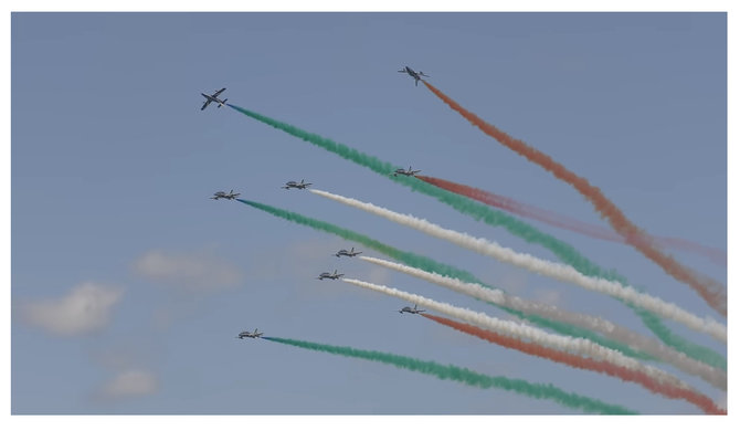 Ekrano nuotr. iš „YouTube“ kanalo AviationFreak#1/Italijos oro pajėgų lėktuvų grupės „Frecce Tricolori“ šou