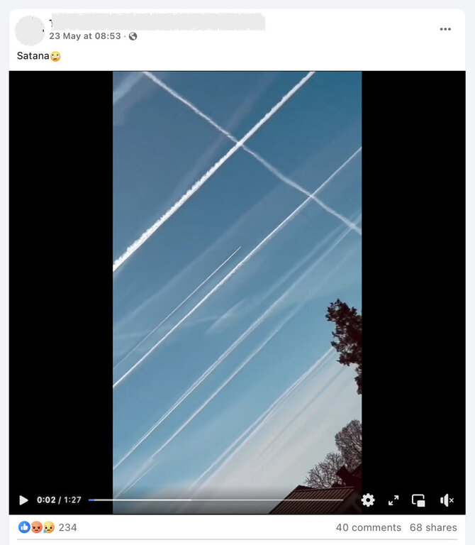 Ekrano nuotr. iš „Facebook“/„Chemtreilai“ tėra iš lėktuvų variklių išsiveržęs karštas ir dideliame aukštyje bei drėgmėje į ledo kristalus sušalęs oras