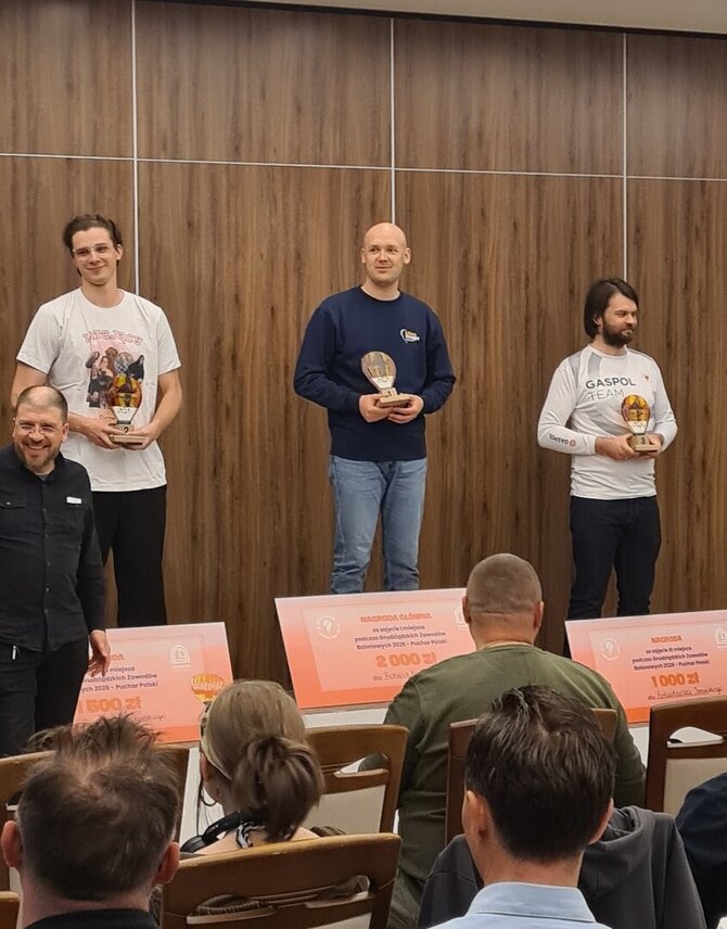 Asmeninio albumo nuotr./Rokas Kostiuškevičius (viduryje) laimėjo karšto oro balionų varžybas Grudziondze (Lenkija)