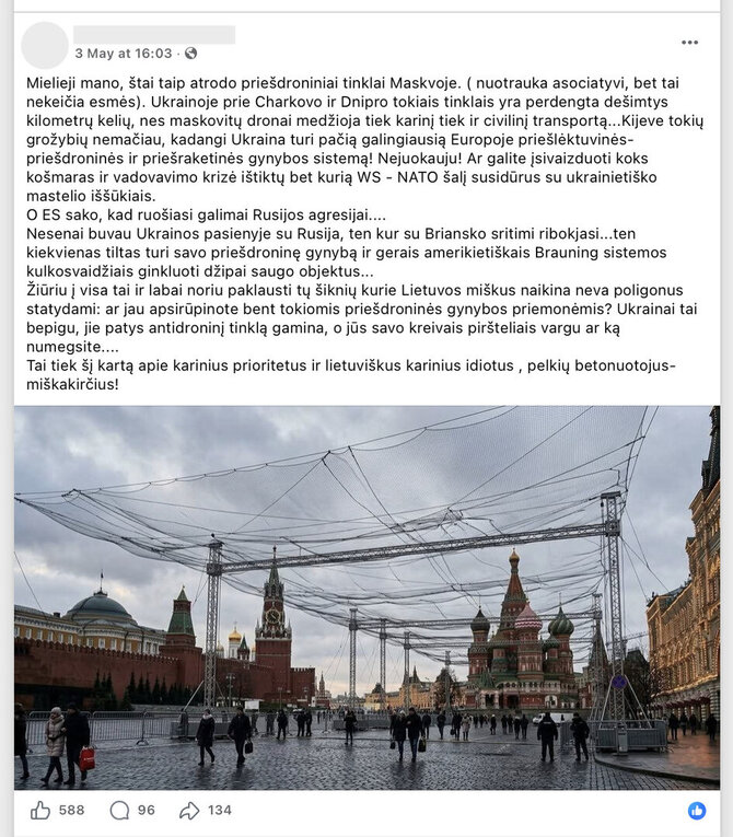 Ekrano nuotr. iš „Facebook“/Šia nuotrauka bandoma klaidingai įteigti, esą Maskvoje nuo Ukrainos dronų buvo saugomasi specialiais tinklais