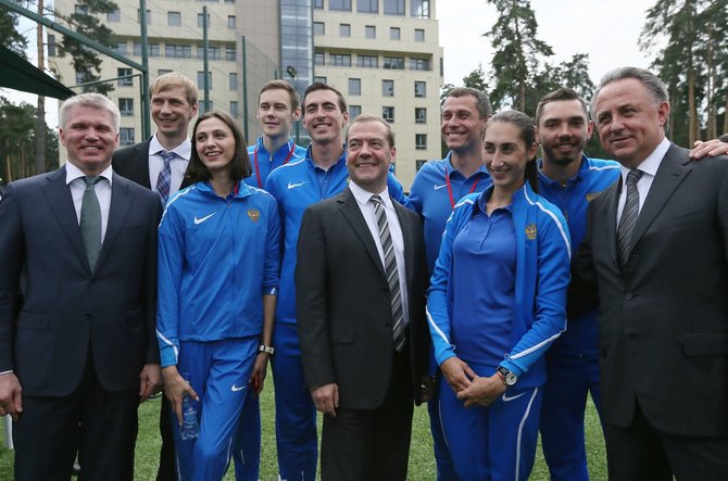 „Reuters“/„Scanpix“ nuotr./Neutralūs atletai su Dimitrijumi Medvedevu