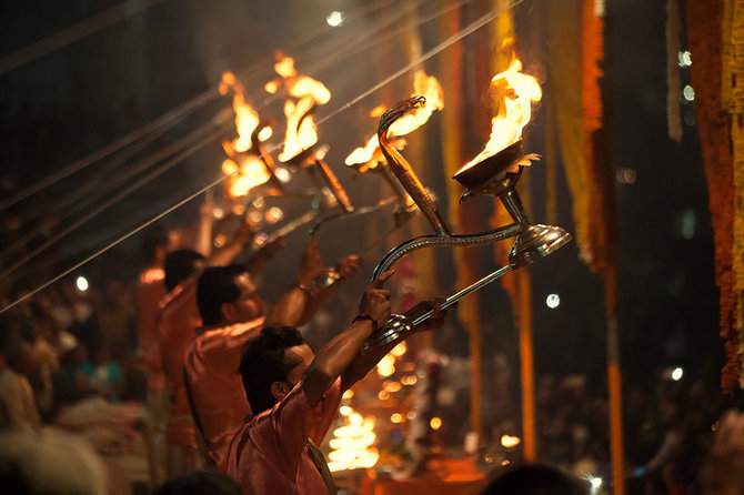 Shutterstock.com nuotr./Gango garbinimo ritualas Varanasyje