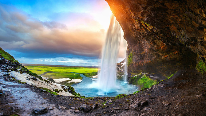 Shutterstock.com nuotr./Seljalandsfoss krioklys, Islandija