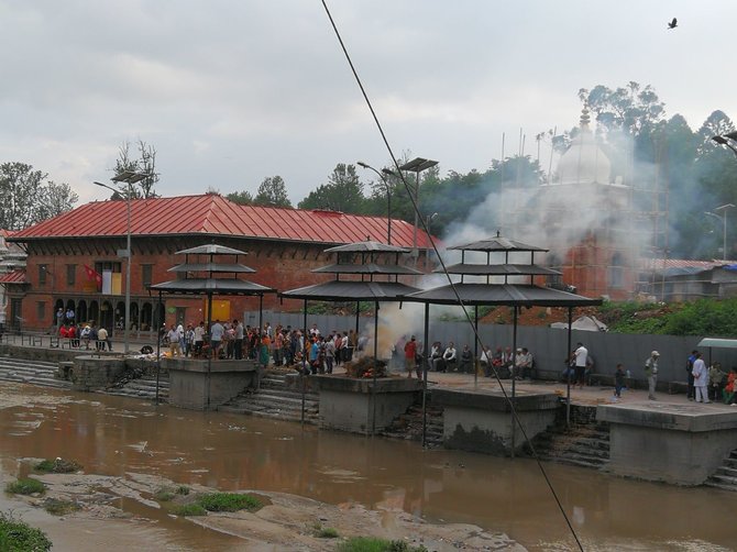 G.Juocevičiūtės nuotr./Kremacijos ceremonijos kitame Bagmatės krante