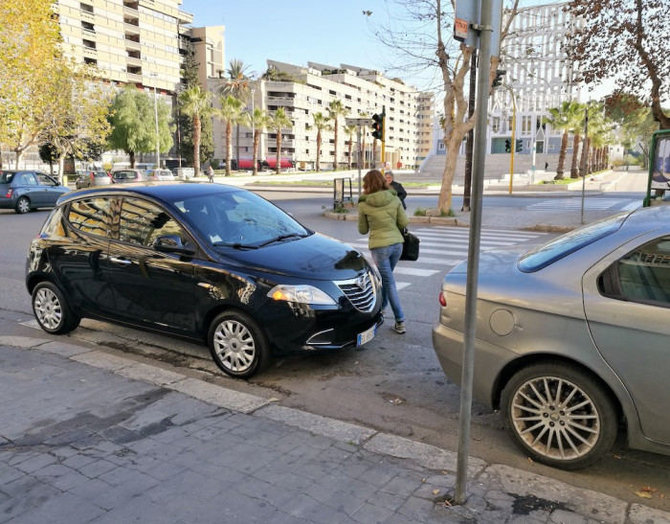 Perėjos Italijoje įrengiamos mašinoms, ne pėstiesiems, Eglės Zicari nuotr.