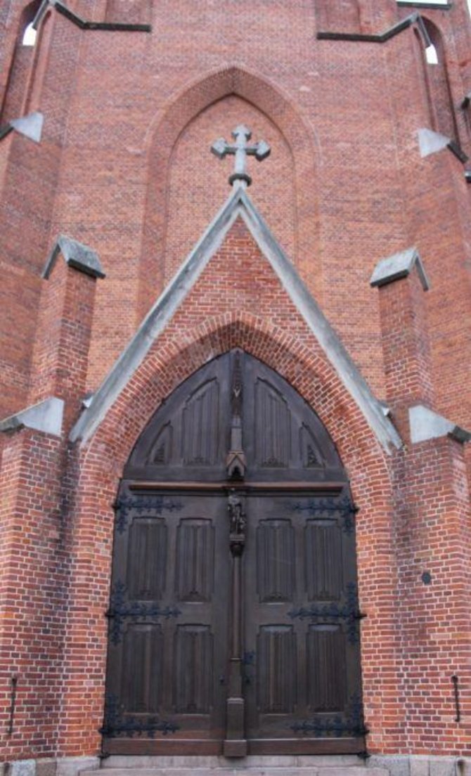 Gimtojo Rokiškio nuotr./Atnaujintos Šv. Mato bažnyčios istorinės durys
