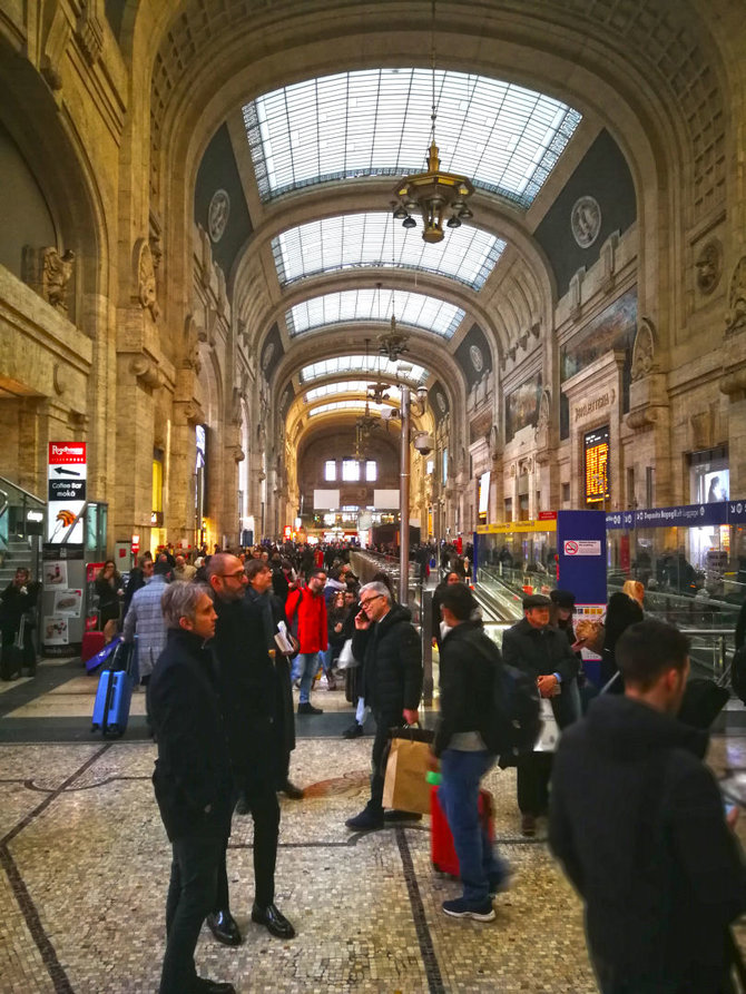 Sandros Galdikaitės nuotr./Milano traukinių stotis iš vidaus