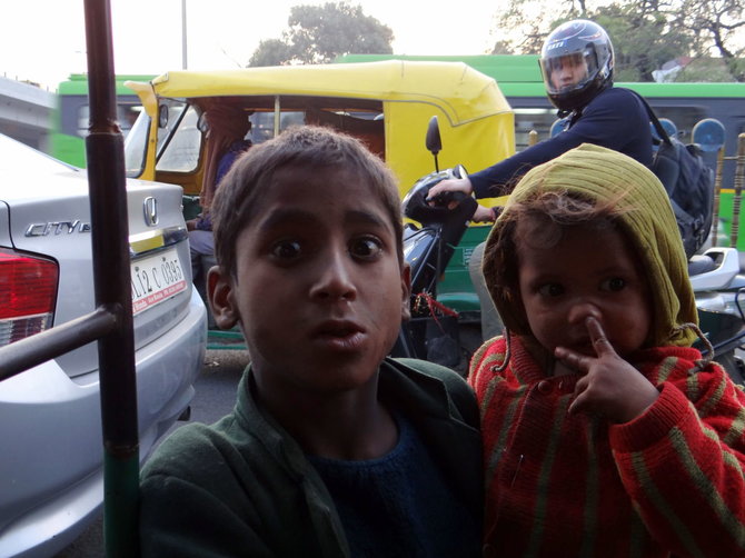Asm.archyvo nuotr./Elgetos vaikai Indijoje