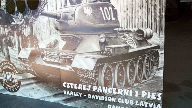 G.Statinio nuotr./Plakatas su legendiniu tanku T-34
