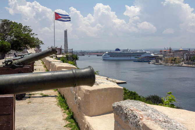 K,Stalnionytės nuotr./Šv. Karolio tvirtovės patrankos nukreiptos į Havanos uostą