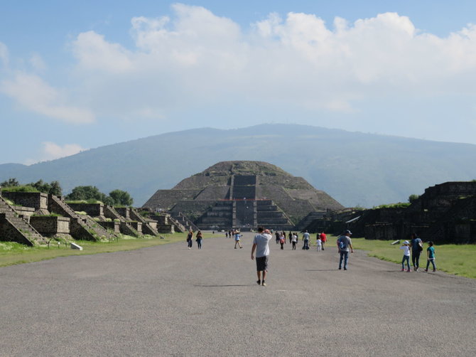 S.Paltanavičiūtės nuotr./Mirusiųjų aveniu (Teotihuacan)