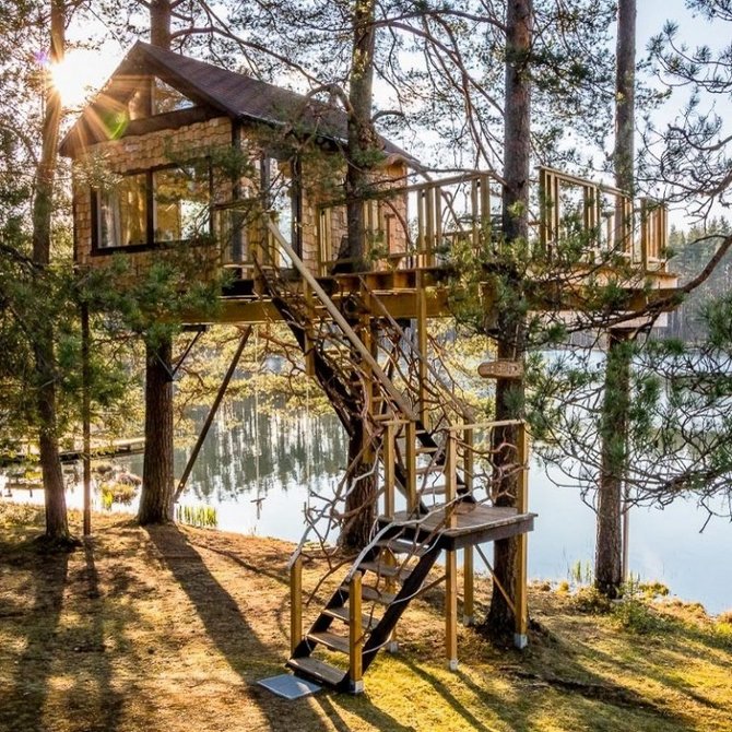Treehouse Čiekurs – namelis medyje prie ežero